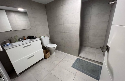 Biescas House | Spacious Rooms for 9 in Biescas - Family-Friendly Retreat
