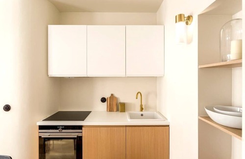 Strasbourg -Saint-Denis Apartment | Inviting Air-Conditioned Apartment Near Opera Grand Rex
