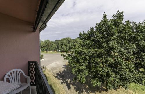 Tiszaorveny Hotel | Discover Hableány Hotel: Pet-Friendly Retreat with Hot Tub