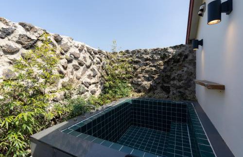 Pyoseon House | Experience HacheonBaramJip Angeori Stay by Actor Ryu Seungryong