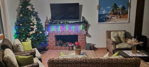 La Vega Province Villa | Cozy Hacienda Claro de Luna with Oceanfront Views