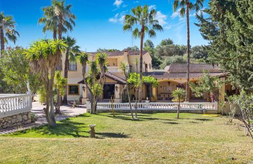 Coin Villa | Experience Oceanfront Bliss at Hacienda De La Siesta