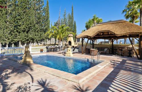 Coin Villa | Experience Oceanfront Bliss at Hacienda De La Siesta