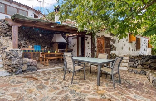 Icod de los Vinos Cottage | Serene Hacienda Jardín de las Hespérides in Nature's Embrace