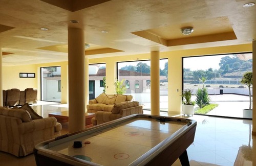 Timilpan Hotel | Pet-Friendly Hacienda Maxdá: 4-Star Stay with Breakfast