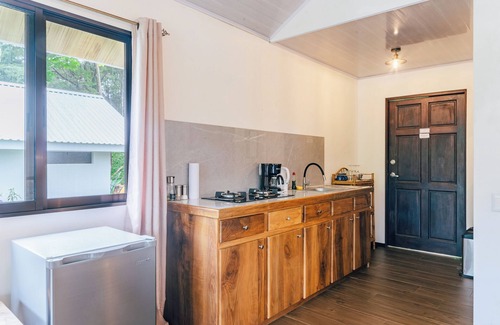 Parrita House | Idyllic Bungalow in Private Jungle with Large Pool
