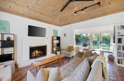 Tahquitz River Estates House | Pet-Friendly Getaway at Hacienda Salida for Families
