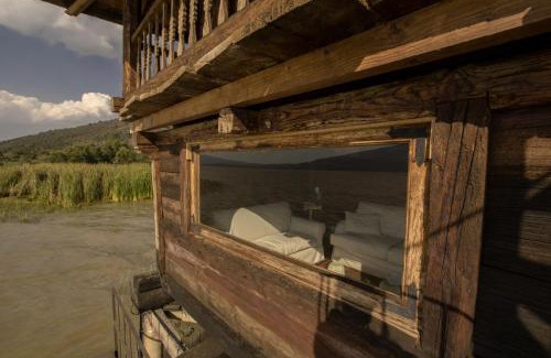 Tzintzuntzan Hotel | Elegant Hacienda Ucazanaztacua with Pool & Dining Options