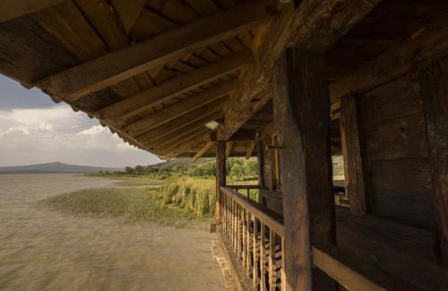 Tzintzuntzan Hotel | Elegant Hacienda Ucazanaztacua with Pool & Dining Options