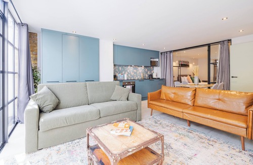 Clissold Apartment | Relaxing Hackney Garden Flat with Spa and Hot Tub