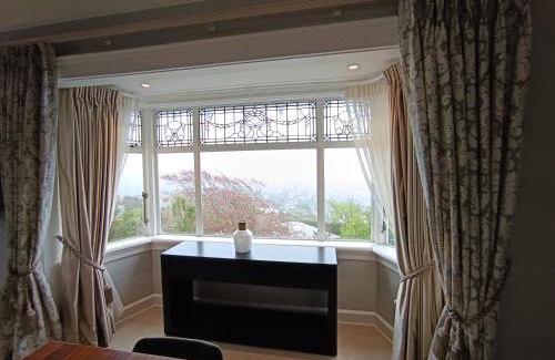 Cashmere Hotel | Discover Hackthorne Gardens: Premier 5-Star Family Retreat