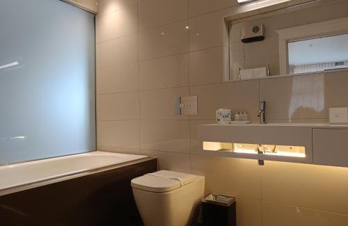 Cashmere Hotel | Discover Hackthorne Gardens: Premier 5-Star Family Retreat