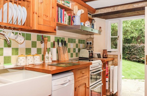 Aston Magna Cottage | Pet-Friendly Hadcroft Cottage with Cozy Open Fire