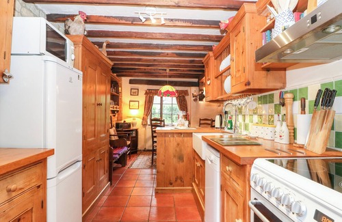Aston Magna Cottage | Pet-Friendly Hadcroft Cottage with Cozy Open Fire