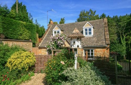 Aston Magna House | Experience Hadcroft Cottage: 5-Star Stay with Pet-Friendly Perks