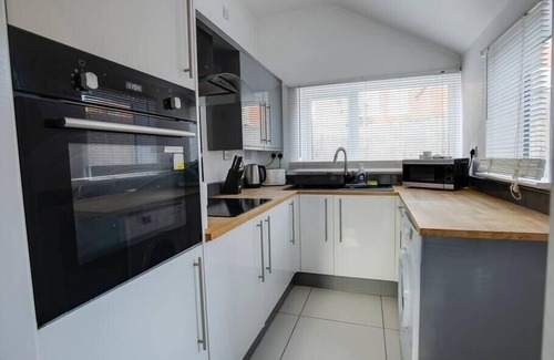 Middlesbrough House | Explore Haddon House: Ideal for Workstays with Kitchen