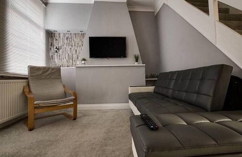 Middlesbrough House | Explore Haddon House: Ideal for Workstays with Kitchen