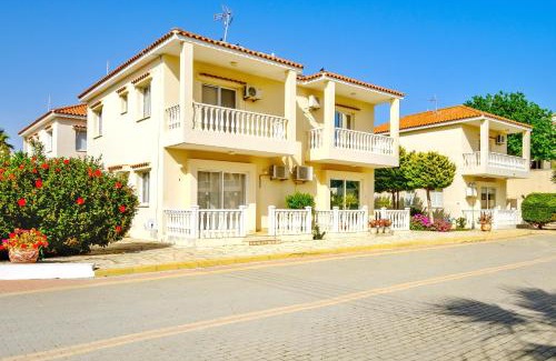 Mazotos Villa | Hadjios Valley: 4-Star Retreat with Oceanfront Pool