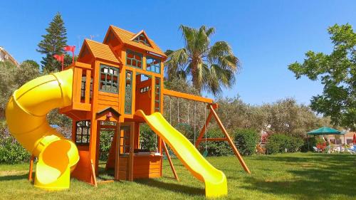 Mazotos Villa | Hadjios Valley: 4-Star Retreat with Oceanfront Pool