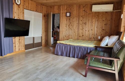 Gujwa House | Cozy Hado Saeya Saeya Entire House with Oceanfront Views