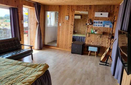 Gujwa House | Cozy Hado Saeya Saeya Entire House with Oceanfront Views