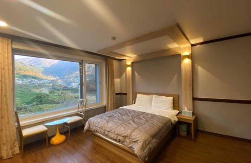 Hwagae Hotel | Eco-Friendly Hadong Hot Spring Hotel with Sauna & Breakfast