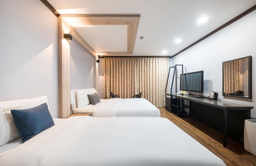 Hwagae Hotel | Eco-Friendly Hadong Hot Spring Hotel with Sauna & Breakfast