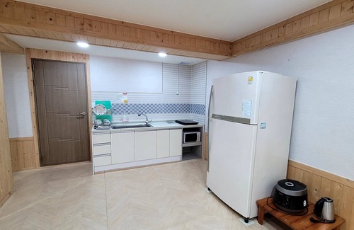 Hwagae Condo | Pet-Friendly Hadong RG Pension with Ocean View & Pool
