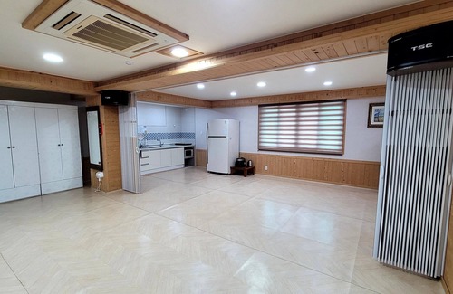 Hwagae Condo | Pet-Friendly Hadong RG Pension with Ocean View & Pool