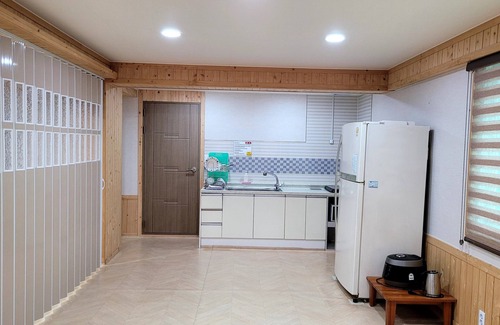 Hwagae Condo | Pet-Friendly Hadong RG Pension with Ocean View & Pool