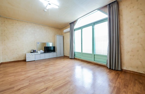 Pungyang-myeon Hotel | Eco-Friendly Retreat at Hadong Seongungak - Guest Rated 10/10