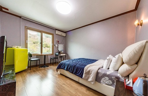 Hwagae Hotel | Eco-Friendly Haven at Hadong Yeongbingak - Guest Rated 10/10