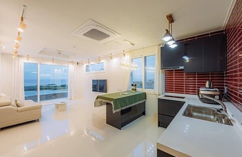 Pohang House | Discover Comfort at Haean-ro 2898 with Breakfast Included