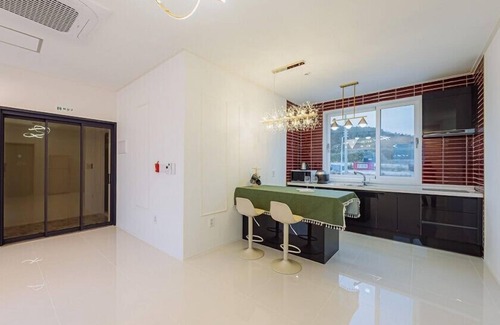 Pohang House | Discover Comfort at Haean-ro 2898 with Breakfast Included