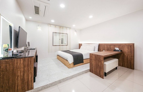 Haenam Hotel | Discover Haenam Plus Self Check-in Motel with Hot Tub & Kitchen