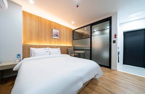 Changwon Hotel | Exceptional Haesung Hotel: Family-Friendly & Accessible Stay