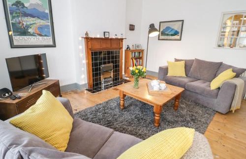 Rhos on Sea Apartment | Discover Hafan Y Mor: Family-Friendly 4-Star Retreat