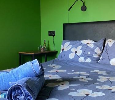 Machynlleth Apartment | Accessible Double Shepherd Hut at Hafan y Mynydd - 9.9/10 Rated
