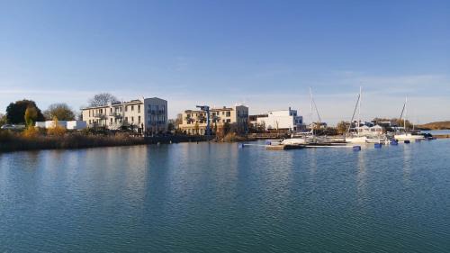 Kahnsdorf Apartment | Hafen 15 - Family-Friendly Retreat by Hainer See, Leipzig