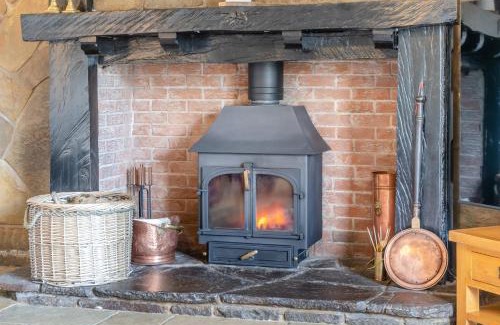 Trehafod House | Discover Hafod Ganol Farm: Family-Friendly Retreat with Hot Tub