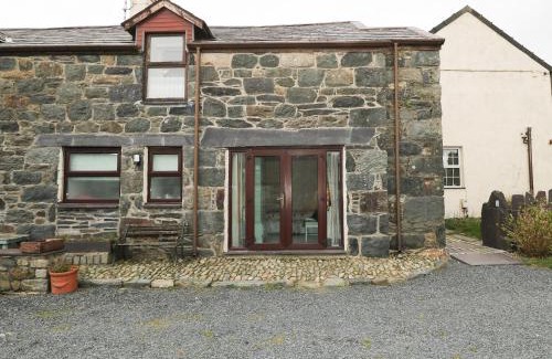 Llanddeiniolen House | Discover Hafod: Pet-Friendly Retreat Rated 9.5/10