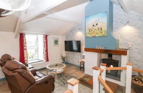 Llanddeiniolen House | Discover Hafod: Pet-Friendly Retreat Rated 9.5/10