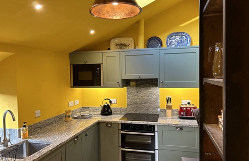 Porthmadog Cottage | Discover Hafod Y Llyn: Pet-Friendly Cottage in Porthmadog