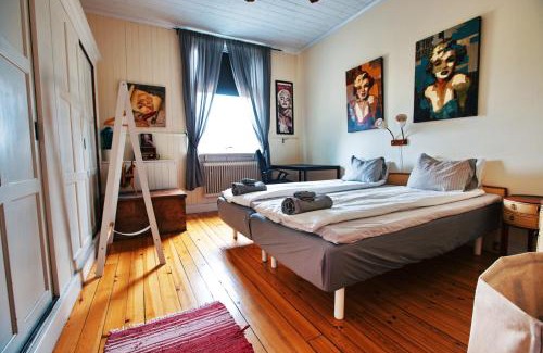 Orebro Bed & Breakfast | Cozy HagbackensGård Bed & Breakfast with Family-Friendly Amenities