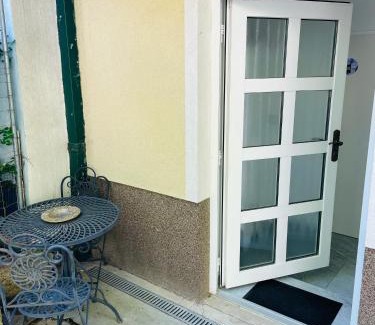 Hietzing Apartment | Discover Hagenauer House: Family-Friendly Comfort Awaits