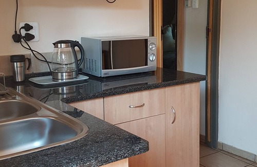 Newcastle Bed & Breakfast | Inviting Haggards Bed and Breakfast with Pool & Dining