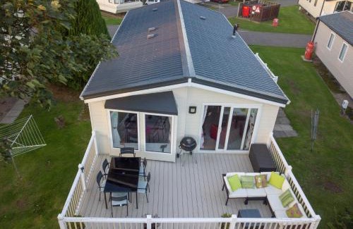 Berwick-upon-Tweed House | Discover Haggerston Lola the Lodge: Pet-Friendly Retreat