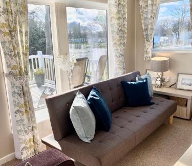 Berwick-upon-Tweed House | Discover Haggerston Lola the Lodge: Pet-Friendly Retreat
