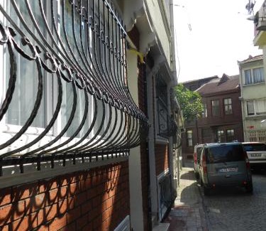 Sultanahmet Apartment | Hagia Sophia Apartment: Pet-Friendly Retreat with High Ratings