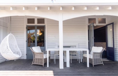 Christchurch City Centre Apartment | Top-Rated Hagley Park East Residence with Kitchen Access